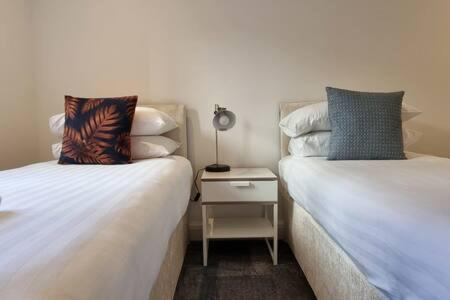 Beautiful Apartment Overlooking A Garden London Exterior photo
